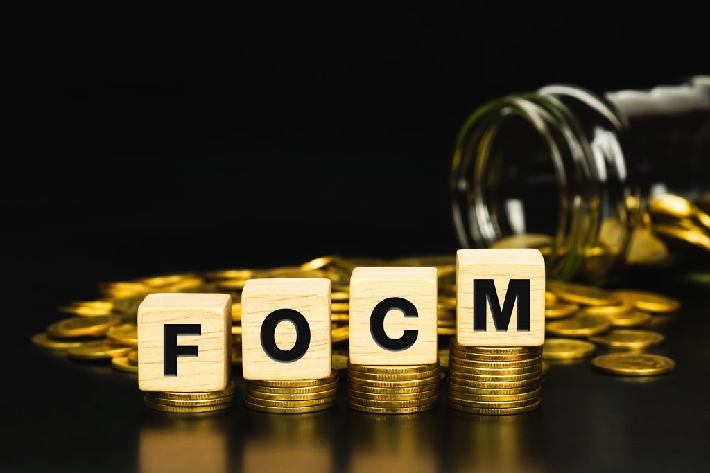 Gold is at its lowest level in 5 months, with the rise of the dollar